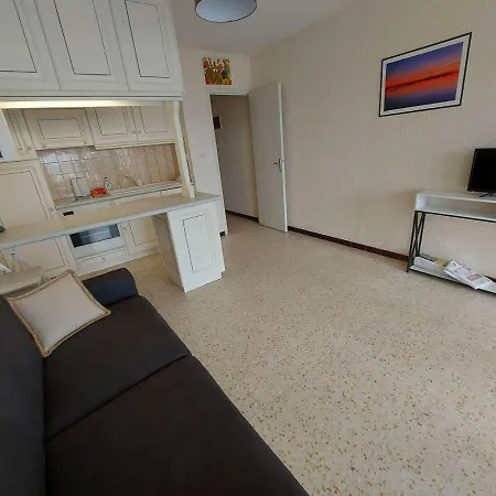 Studio Front De Mer Au Grau D'agde Avec Terrasse Et Parking Prive - Fr-1-423-285 *